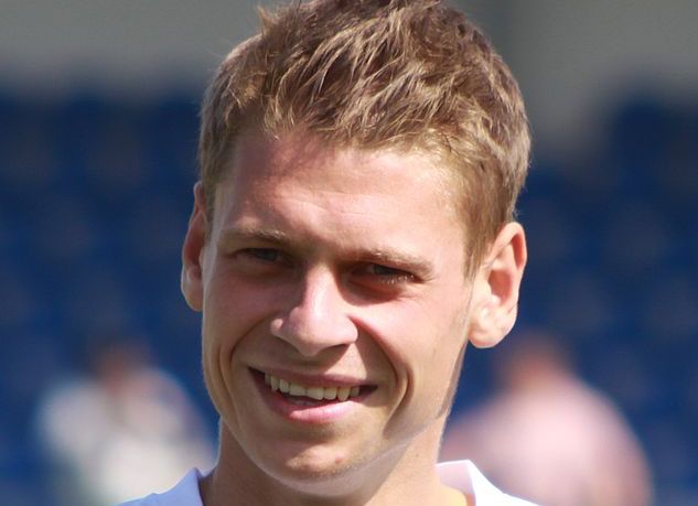 Hva er navnet på denne fotballspilleren?