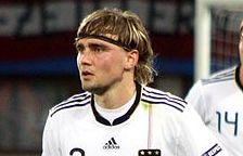 Hva er navnet på denne fotballspilleren?