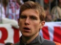 Hva er navnet på denne fotballspilleren?
