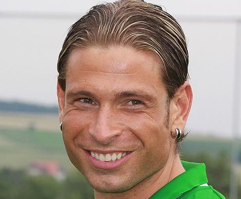 Hva er navnet på denne fotballspilleren?