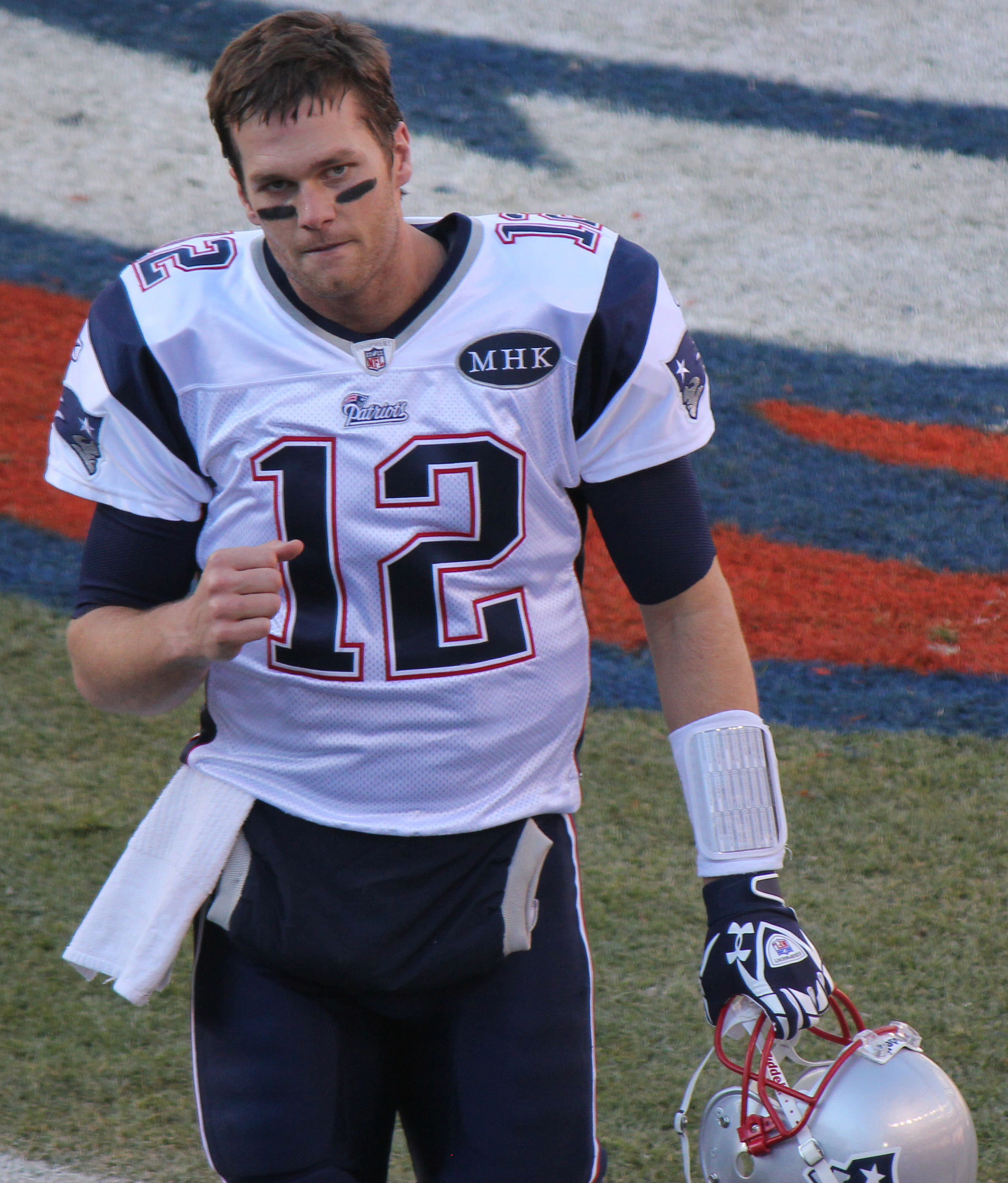 What is the name of this American football player?