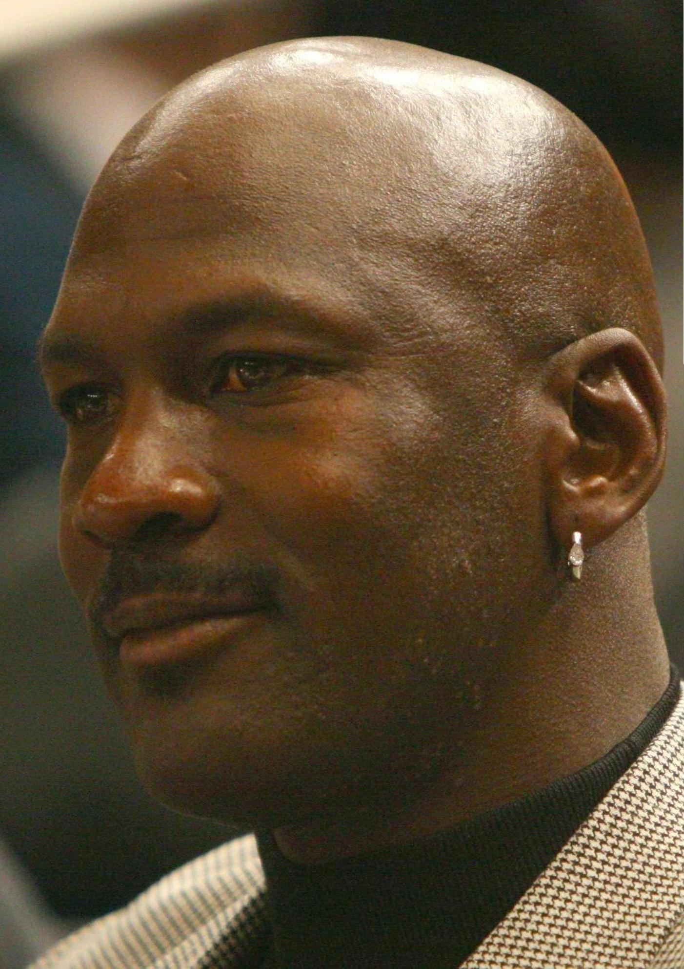 What is the name of this basketball player?
