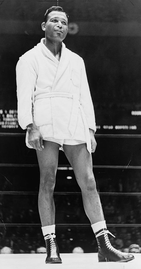 What is the name of this professional boxer?