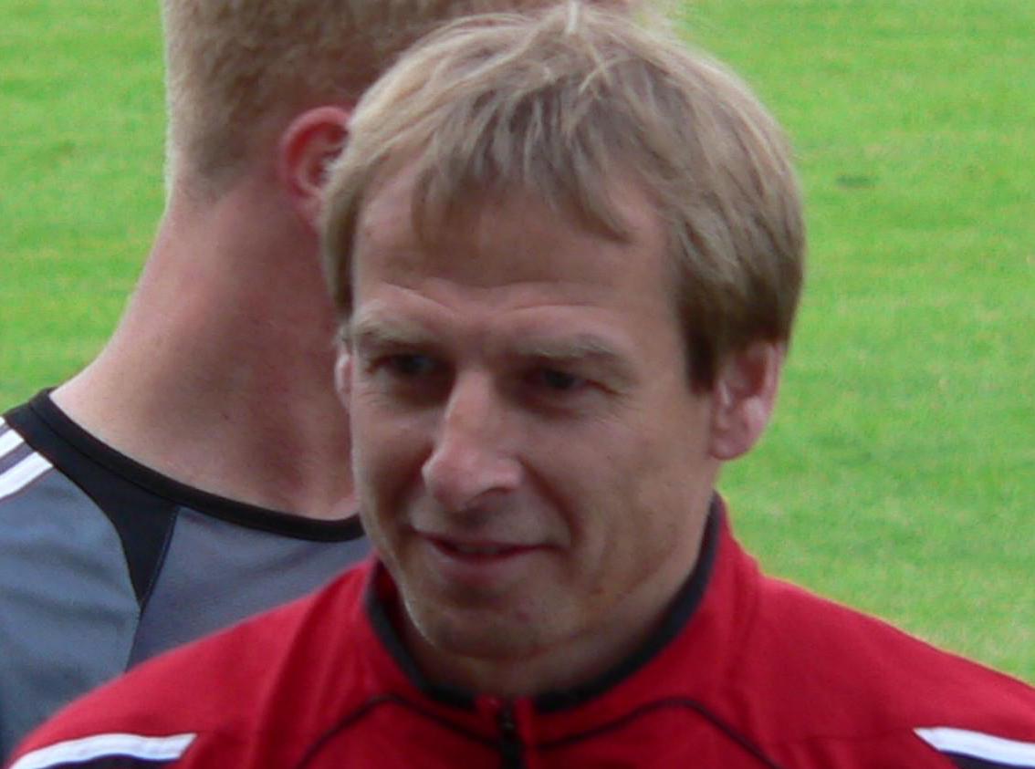 Hva er navnet på denne fotballspilleren?