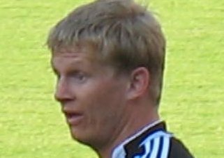 Hva er navnet på denne fotballspilleren?